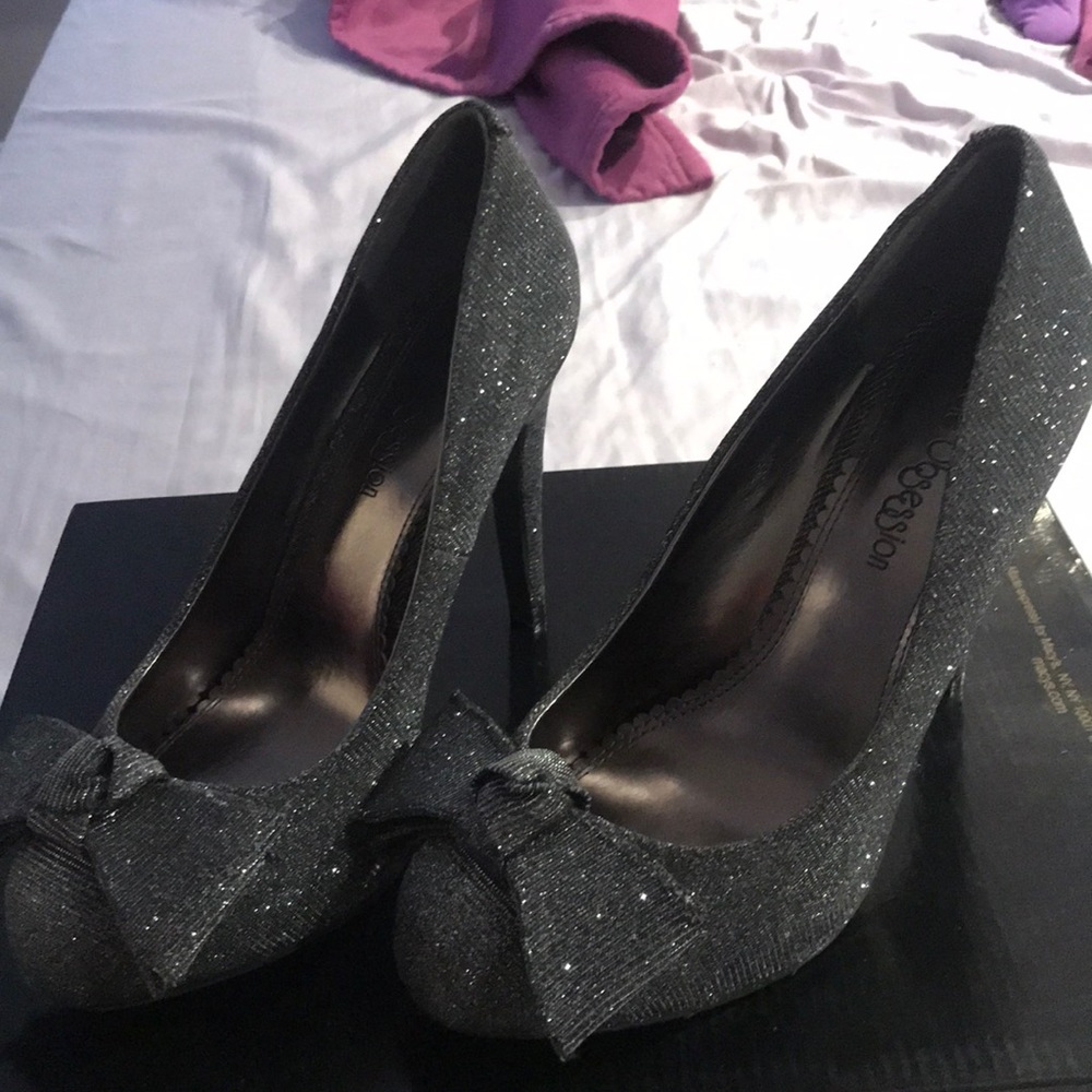 Gray/black stiletto heels